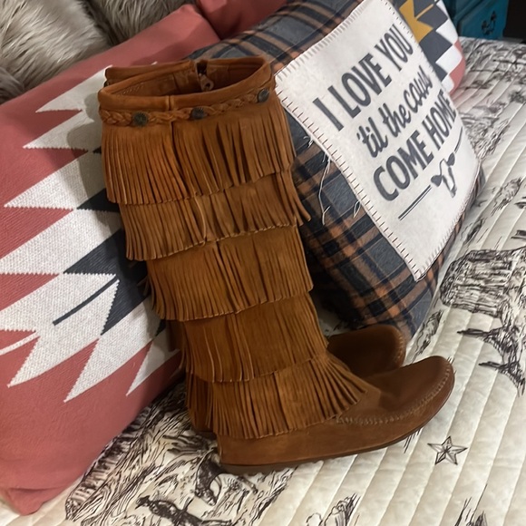 Minnetonka 5 layer fringe moccasins - Picture 14 of 14